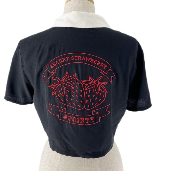 DANGERFIELD Rockabilly Strawberry Cropped Button Up Shirt - Picture 8 of 13